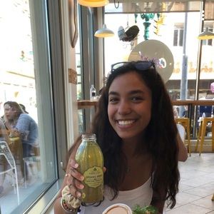 Meet your Posher, Leila